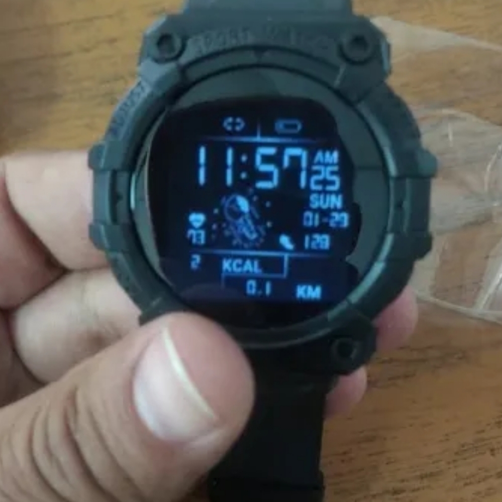 Black Smart Watch - Picture 5 of 9